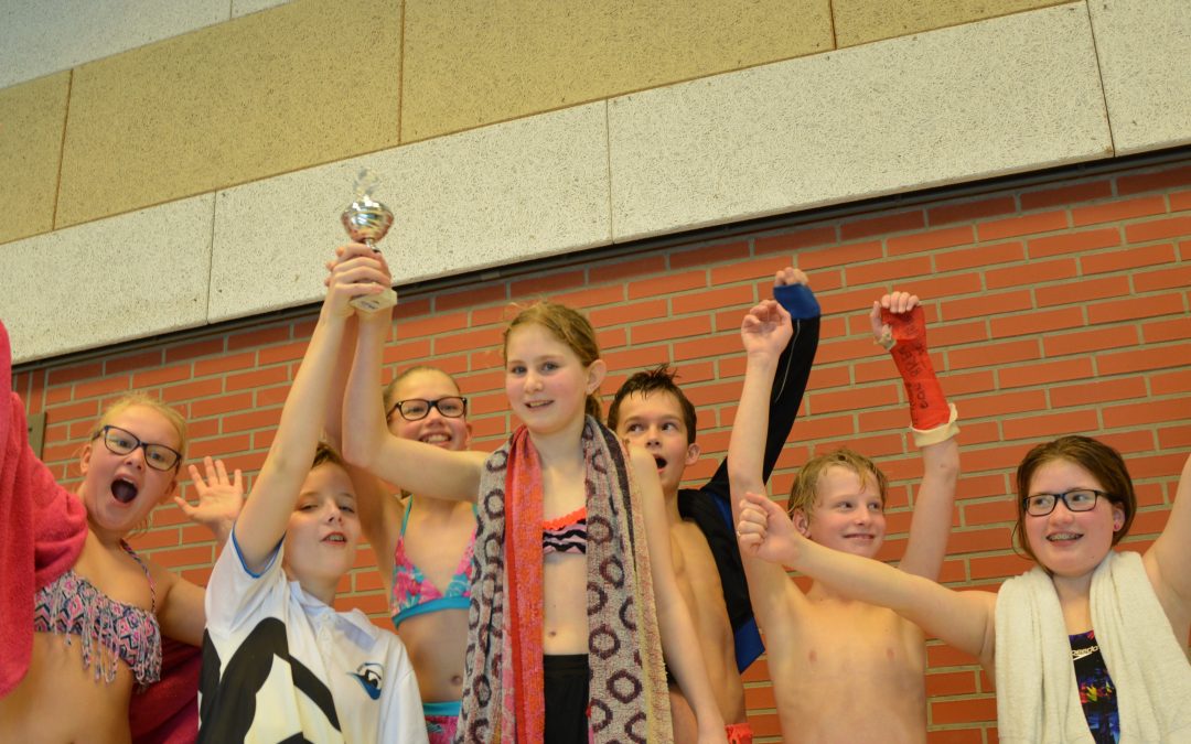 Hiliglo Holwierde wint estafette schoolzwemmen